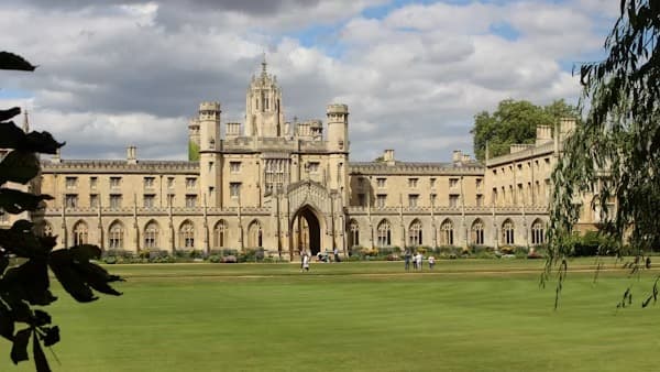 Studying in the UK After 12th: Foundation vs Direct Entry